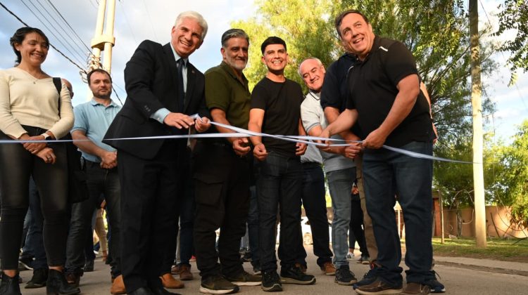 Poggi acompañó a ‘Toti’ Videla en la inauguración de una obra de pavimentación en Las Chacras