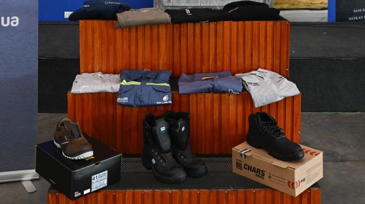 El personal de San Luis Agua luce nueva indumentaria