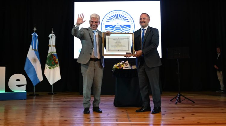 La UNViMe inauguró sus primeras jornadas y distinguió al gobernador Poggi como Profesor Honorario
