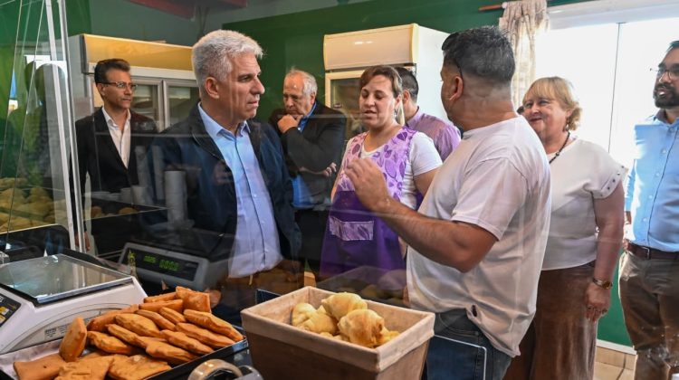 Diez años después, el Gobernador volvió a visitar la panadería ‘El Trigal’ de Tilisarao