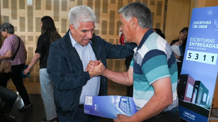 Familias del Valle del Conlara recibieron los títulos de propiedad de sus hogares