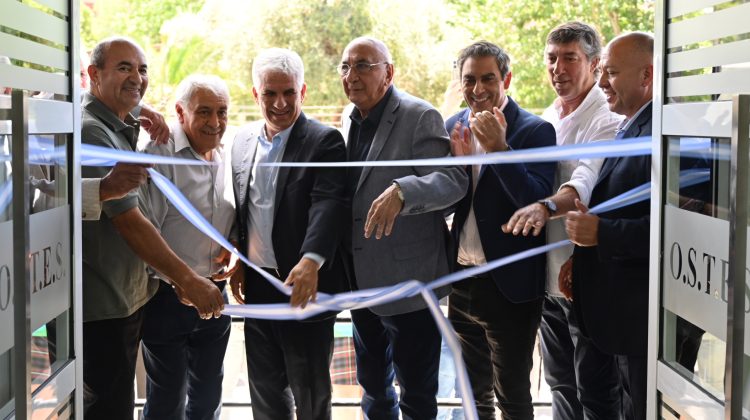 Poggi acompañó la inauguración de la nueva sede del sindicato SUOES