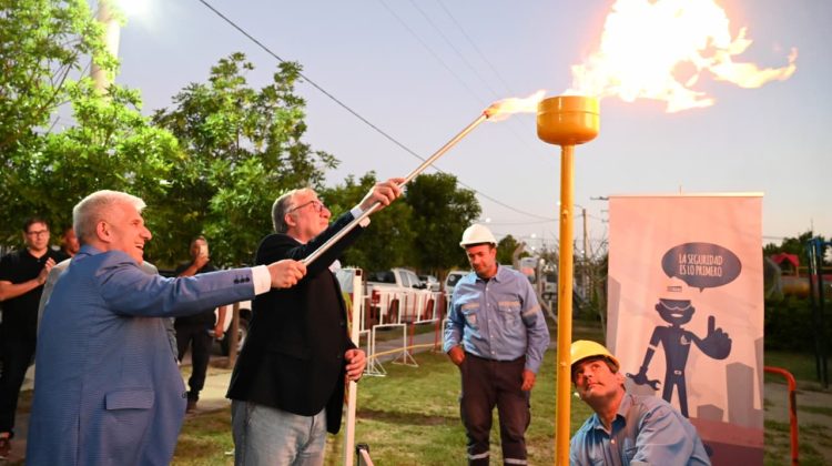 El Gobierno inauguró la red de gas natural en el barrio Malvinas Argentinas