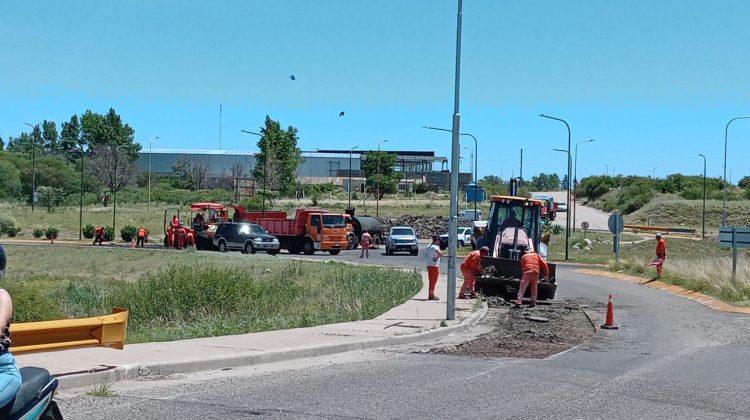 Vialidad Provincial realiza reparaciones en el acceso al Hospital ‘Dr. Ramón Carrillo’