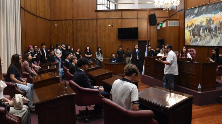 El Vicegobernador recibió a presidentes de Centros de Estudiantes de Pueyrredón