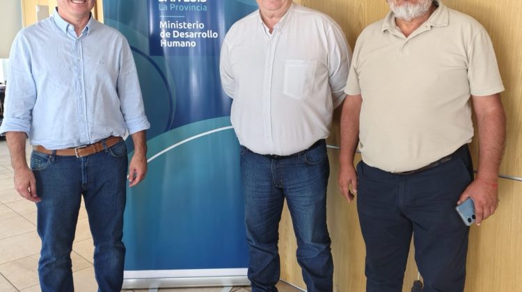 El ministro Bertolini recibió al presidente de la Federación de Cooperativas Federadas 