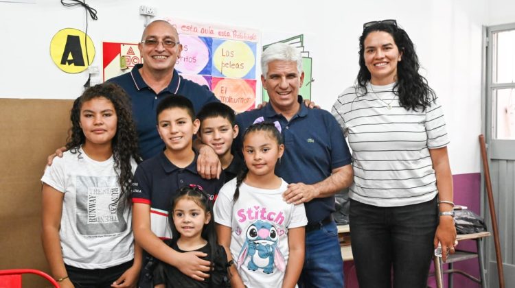 El Gobernador visitó la escuela rural N°290 y prometió un playón deportivo