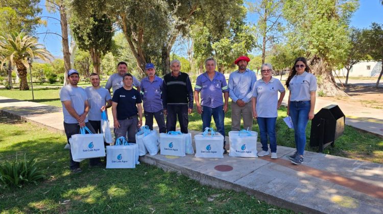 Personal del interior de San Luis Agua recibió indumentaria de trabajo
