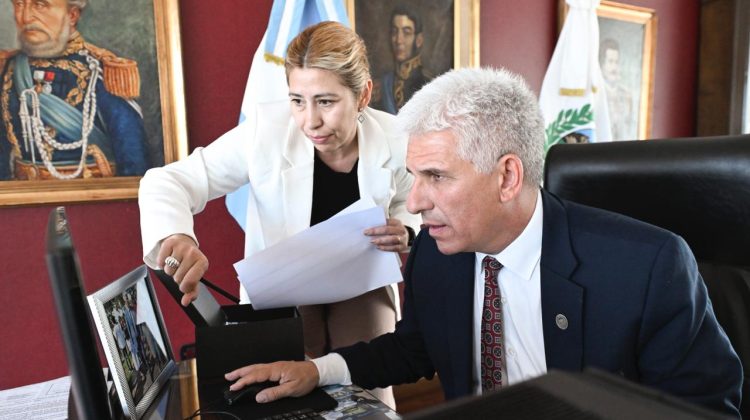 El Gobernador firmó un proyecto de ley para agilizar los juicios orales