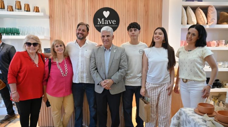 Poggi participó de la inauguración de un local de objetos decorativos