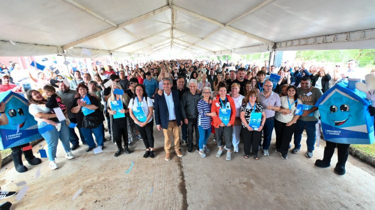 Después de 14 años de espera, 70 familias recibieron su vivienda en Juana Koslay