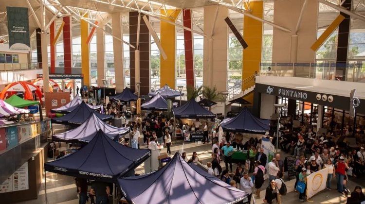 La EDIRO se consolida como centro de encuentro: turismo, cultura y gastronomía provincial