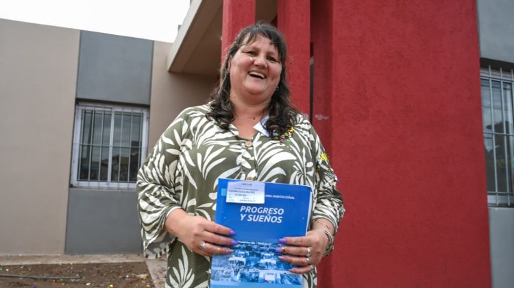 Silvia y su hijo dormirán esta misma noche por primera vez en la casa propia