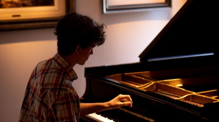 El pianista Pedro Oliveras se presentará en la Escuela de Arte ‘Nicolás Antonio de San Luis’