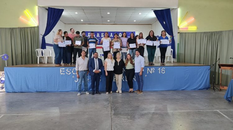 Aulas Talleres Móviles: alumnos de Justo Daract recibieron sus certificados