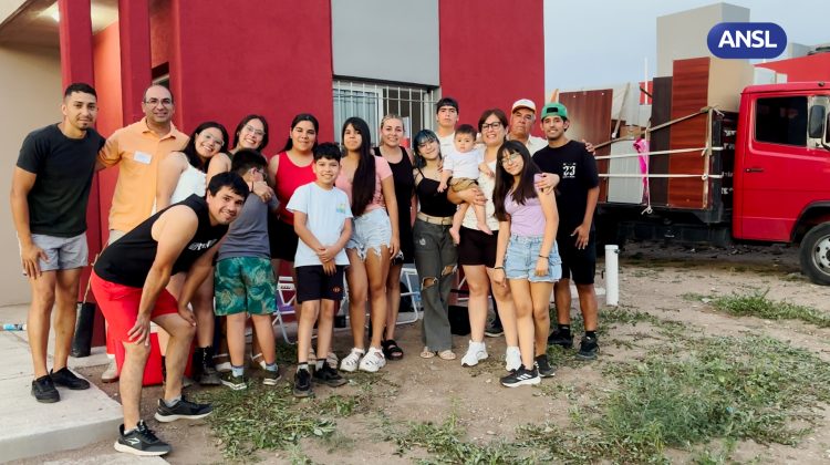 Después de años de sacrificio, la familia Garro empieza una nueva etapa con su casa propia