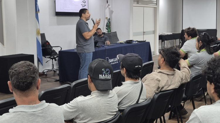 La Autopista de la Información fortalece conocimientos en tecnología de fibra óptica