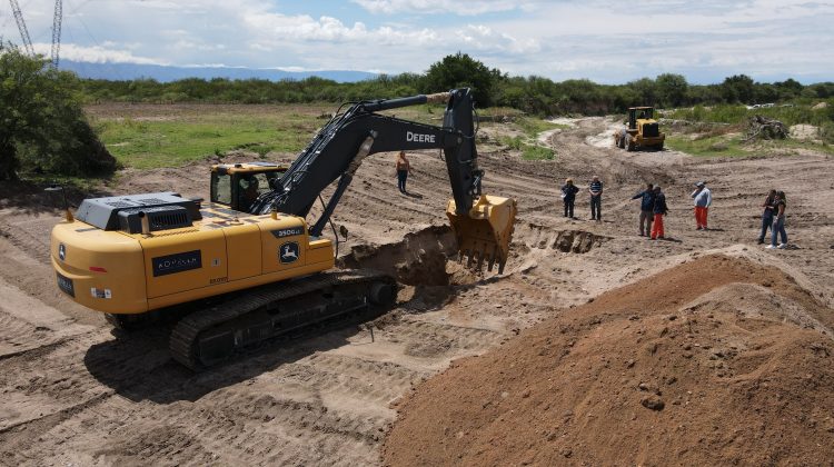 El Gobierno inició la obra de encauzamiento del río Conlara en Lafinur 