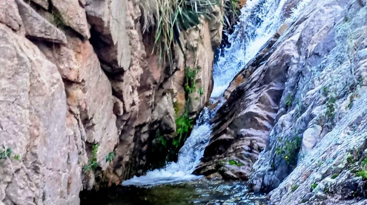 Reserva Aguas Buenas, un sinfín de cascadas, historias, piedras y colores