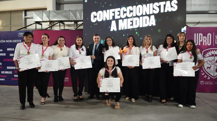 Más de 120 nuevos profesionales recibieron su diploma en el primer acto de colación 2025 de la UPrO