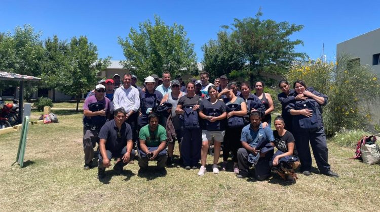 Entregaron ropa de verano a operarios de ‘La Metropolitana’