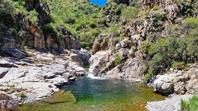 Los remansos en Nogolí: naturaleza, aventura y paisajes únicos entre sierras