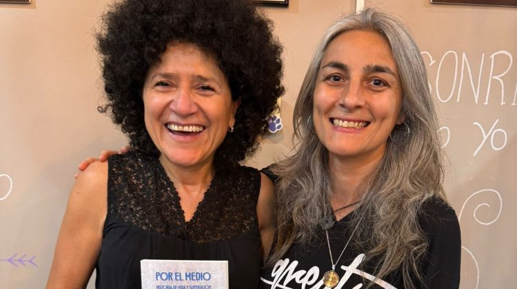 De terapeuta a paciente: la visión que inspiró el libro ‘Por el medio, historia de vida y superación’