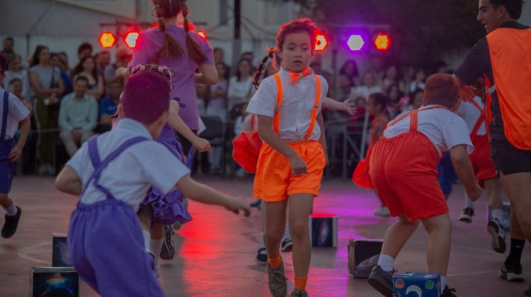 Estudiantes de la ‘Albert Einstein’ desplegaron una creativa muestra anual de Educación Física