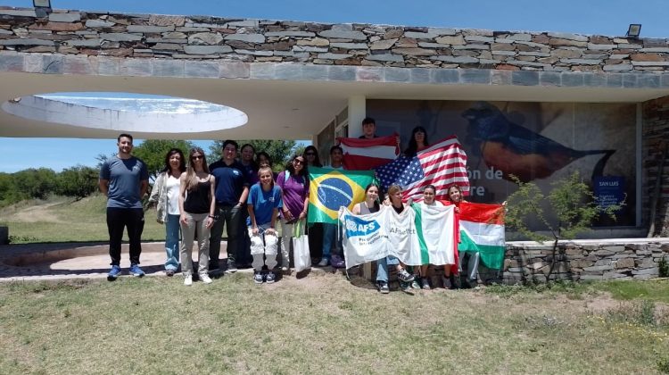 Estudiantes de intercambio plantaron árboles en la Reserva Floro Faunística de La Florida