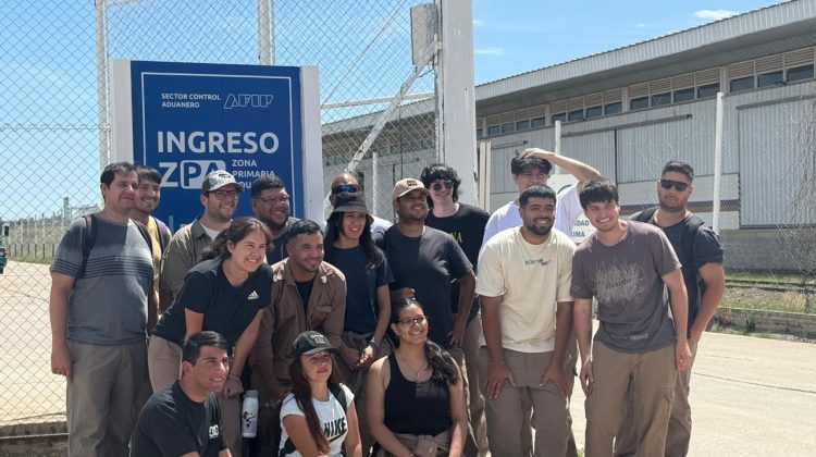 Estudiantes de la UPrO recorrieron la ZAL para conocer la logística en acción