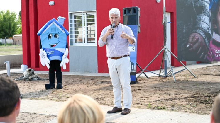 Recibieron escrituras 12 familias de Unión y se firmó el llamado a licitación para renovar la ruta 3