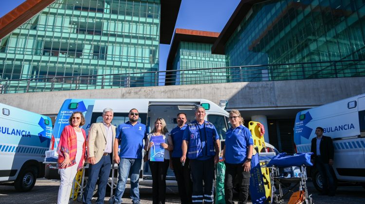 Seis hospitales y centros de salud recibieron ambulancias para optimizar sus servicios
