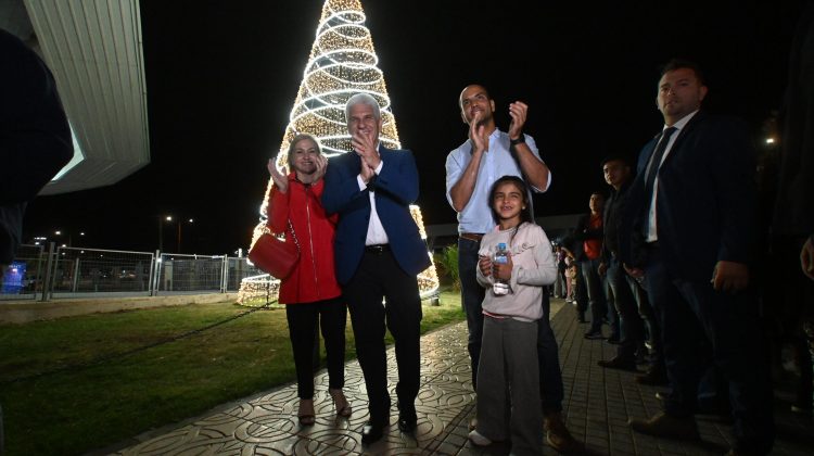 Con una gala única y el tradicional encendido del árbol navideño, la EDIRO celebró su 13 aniversario