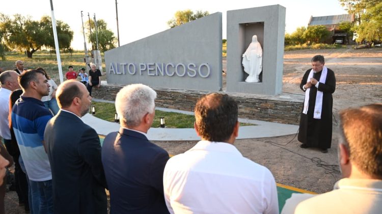 El gobernador Poggi participó de la entronización de la Virgen de la Medalla Milagrosa