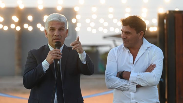 “No solamente vamos a construir viviendas, también vamos a hacer los materiales en Alto Pencoso”