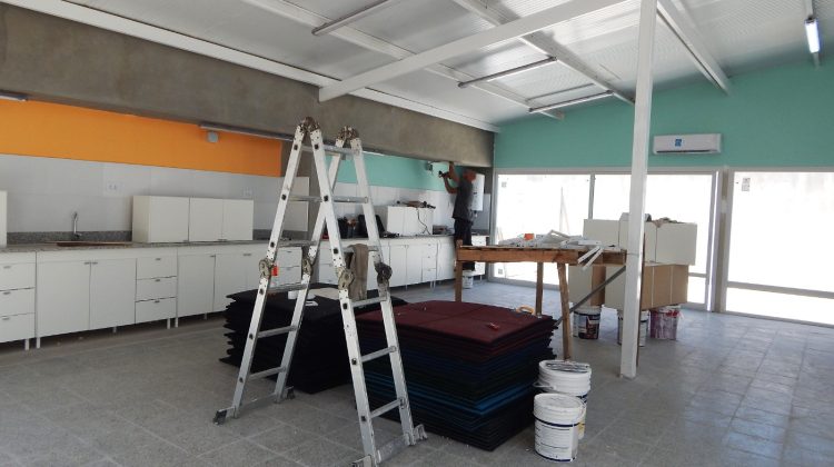 El CDI del barrio 292 Viviendas se cubre de colores y la obra se encamina a su finalización