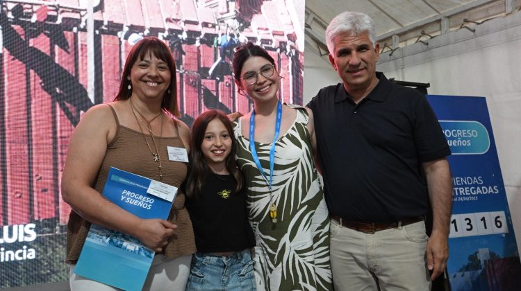 Eugenia recibió la llave de su casa: “me siento muy agradecida”