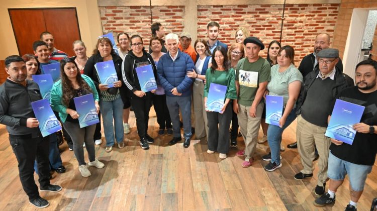 Vecinos de Juan Llerena están más cerca de la escrituración de sus casas