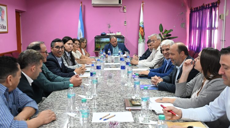 Poggi llegó a Renca, sostuvo una reunión con el intendente y ofreció la ayuda de la Provincia