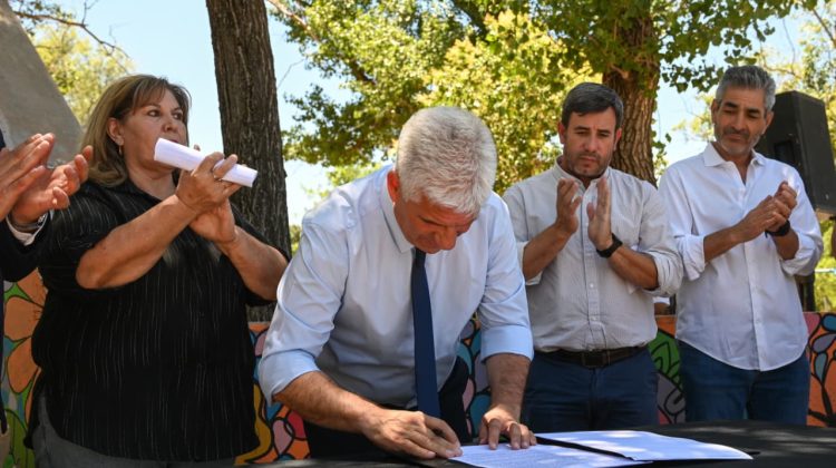 Poggi firmó el llamado a licitación para el mantenimiento integral de la ruta provincial N°11