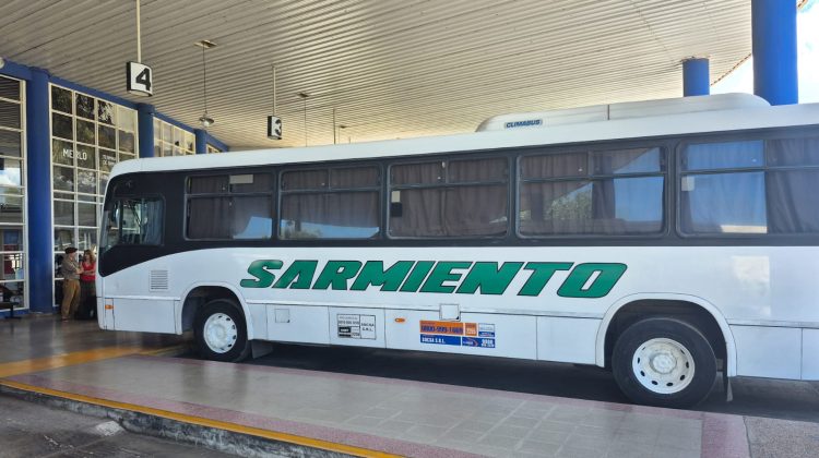 Se puso en marcha el servicio de transporte que une Villa de Merlo y Villa Dolores