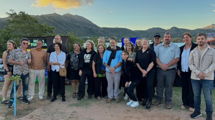 Potrero de los Funes le dio la bienvenida al verano con una gran fiesta junto al lago