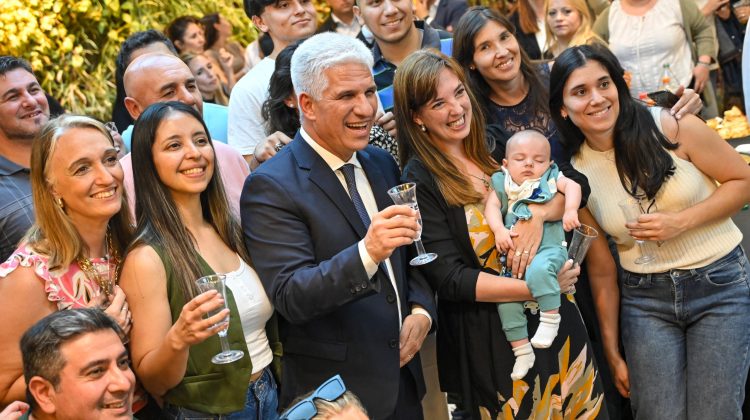 El Gobernador brindó con los empleados públicos por un próspero año 2026