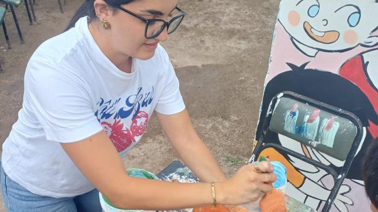 Con la colaboración del Gobierno, estudiantes italianas de intercambio realizan trabajo social