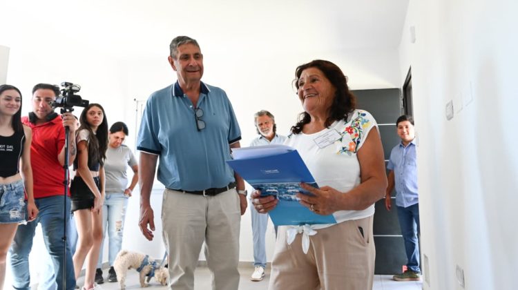 El barrio Los Sauces de El Trapiche tiene una nueva vecina gracias a la promesa del Gobernador 