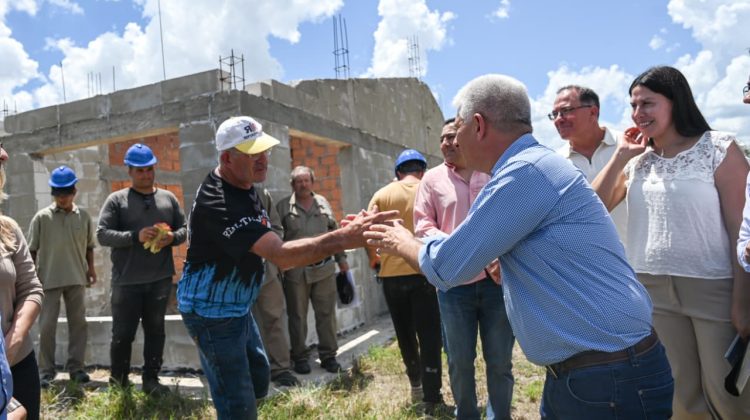 La Provincia reactivó la obra de viviendas paralizada en Renca