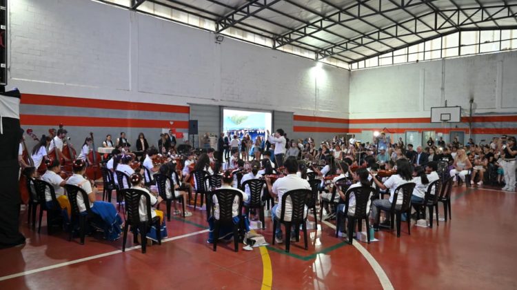 La orquesta infantojuvenil ‘Melodías Serranas’ brindó un espectáculo para despedir el año