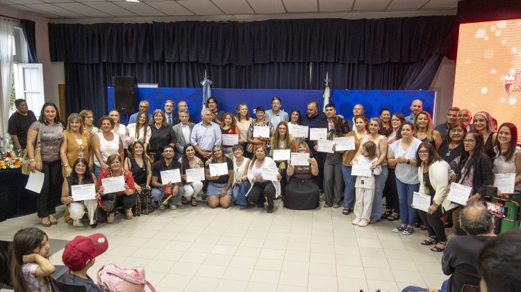 Entregaron certificados a cuidadores domiciliarios de adultos mayores y personas con discapacidad