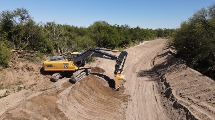 Avanzan las tareas sobre el río Conlara a la altura de Lafinur