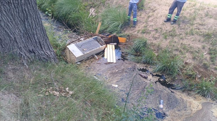 San Luis Agua limpia los canales de riego de la ciudad de Villa Mercedes